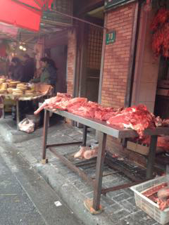 上海の一般的なお肉屋さんの売り場